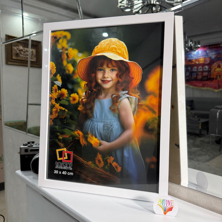 قاب عکس پی وی سی سفید 40*30